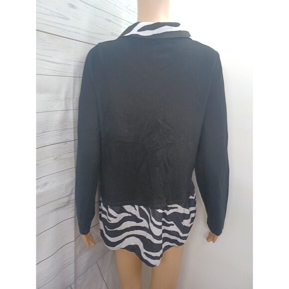 Chicos Women Size 1 Pull Over Sweater pretty Shade Black white Animal print - Picture 3 of 7